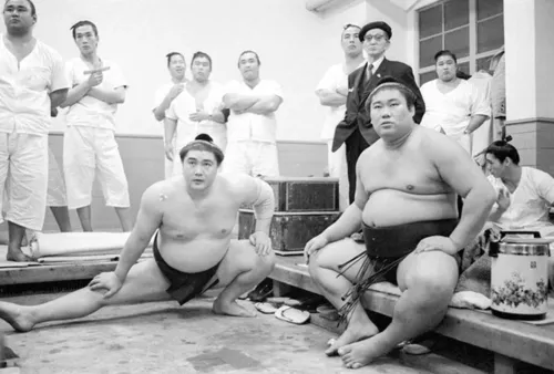 1942年 - 大麒麟將能、元大相撲力士、年寄17代押尾川(+ 2010年)