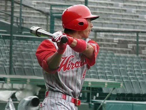 1978年 - 尾形佳紀、元プロ野球選手