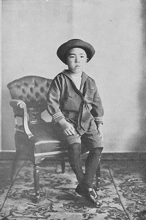 1923年 - 師正王、皇族（* 1918年）