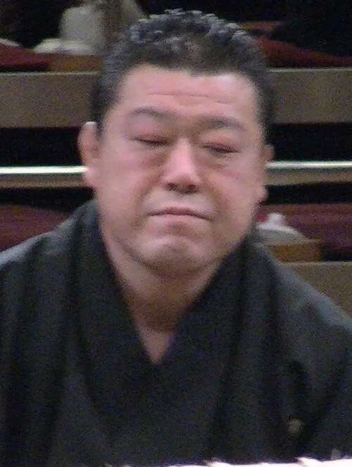 1964年 - 智ノ花伸哉、元大相撲力士、年寄18代玉垣