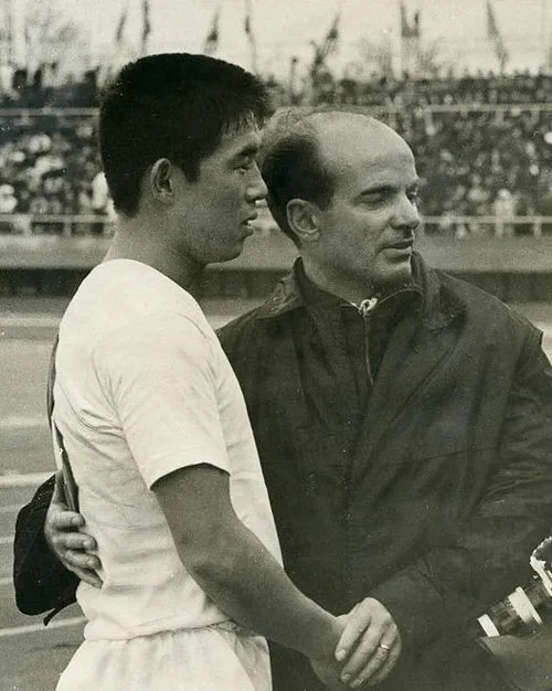 1941年 - 杉山隆一、元サッカー選手、指導者