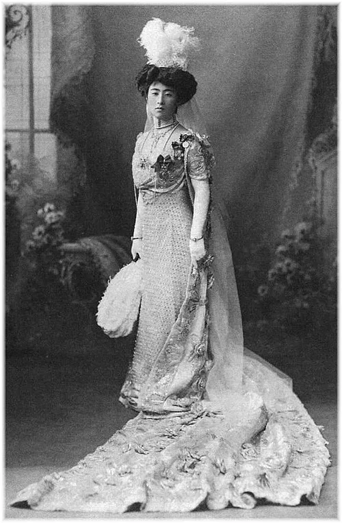 1882年 - 梨本伊都子、元皇族、梨本宮守正王の妃(+ 1976年)