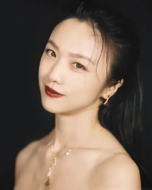 1979年 - 湯唯、女優