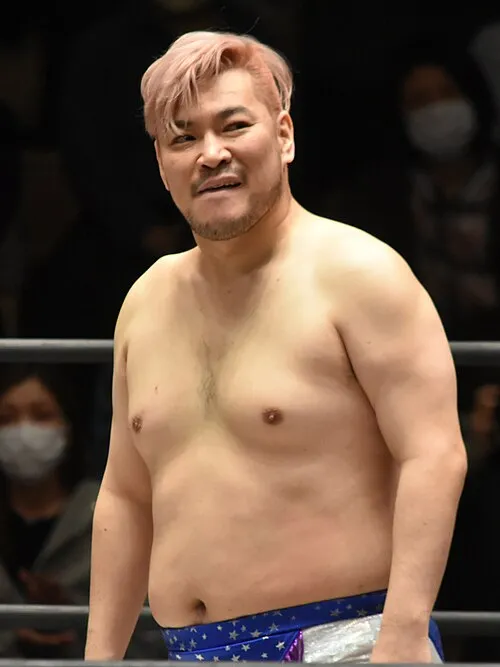 1977年 - 男色ディーノ、プロレスラー