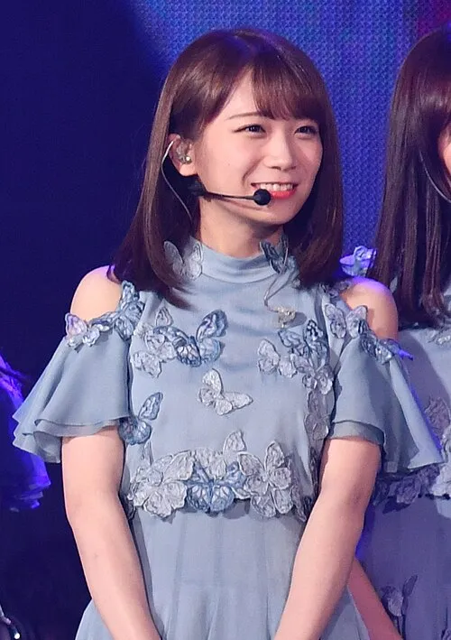 1993年 - 秋元真夏、女優（元乃木坂46）