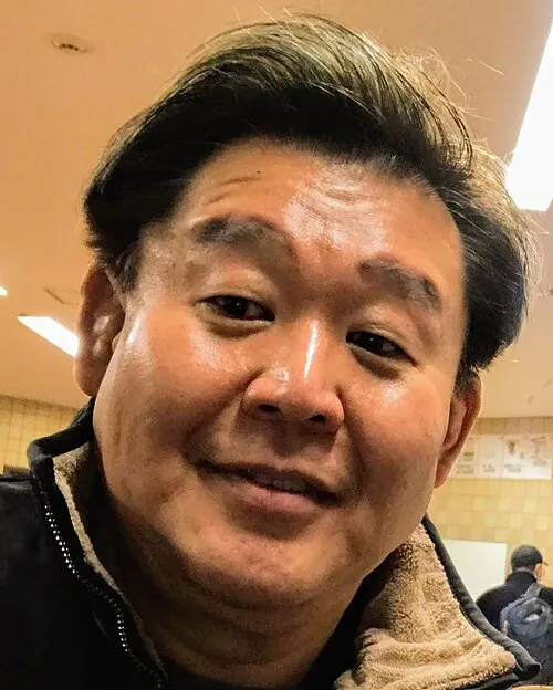 1971年 - 花田虎上、タレント、大相撲第66代横綱、実業家