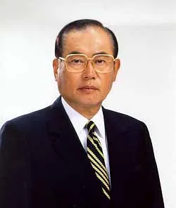 1931年 - 藤本孝雄、政治家