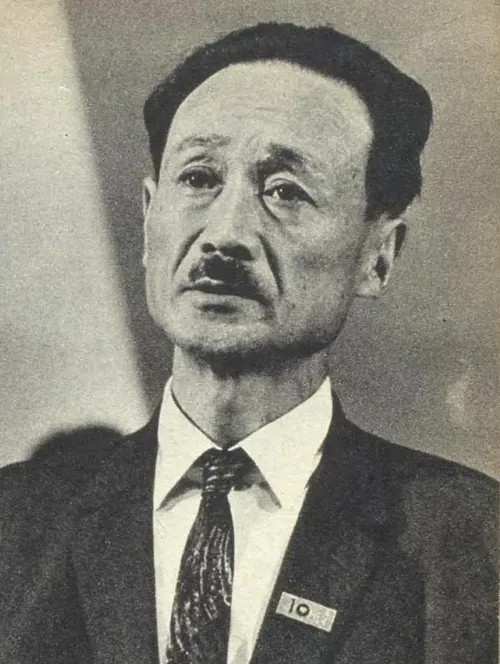 1904年 - 袴田里見、政治家、社会運動家(+ 1990年)
