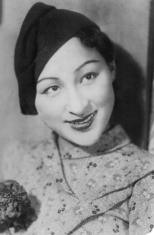 1915年 - 逢初夢子、女優(+ 2002年)