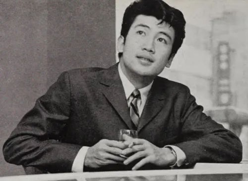 1936年 - 里見浩太朗、俳優