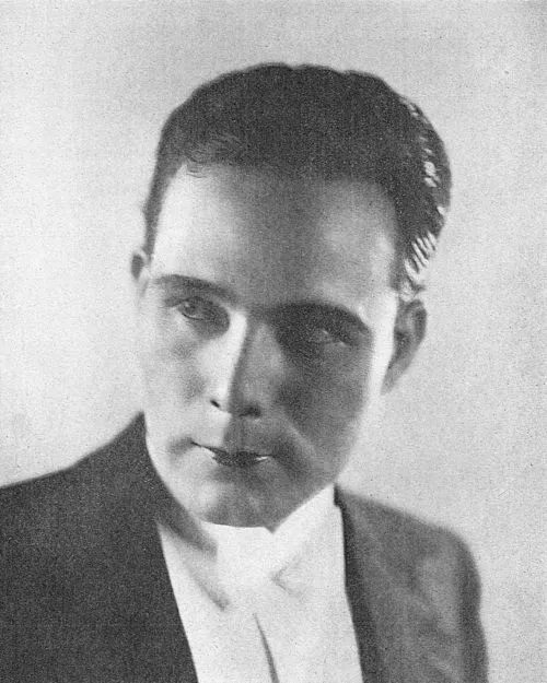 1900年 - 鈴木傳明、俳優(+ 1985年)