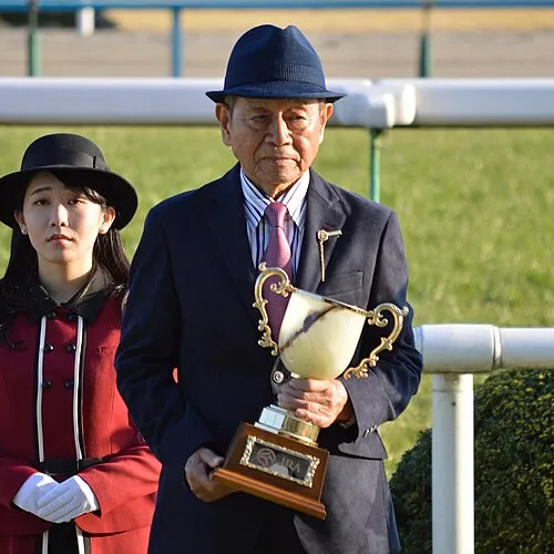 1934年 - 高嶋哲、実業家、ナナオ創業者、馬主
