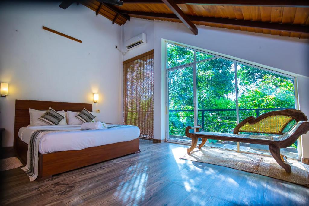 Large Bed Room 001