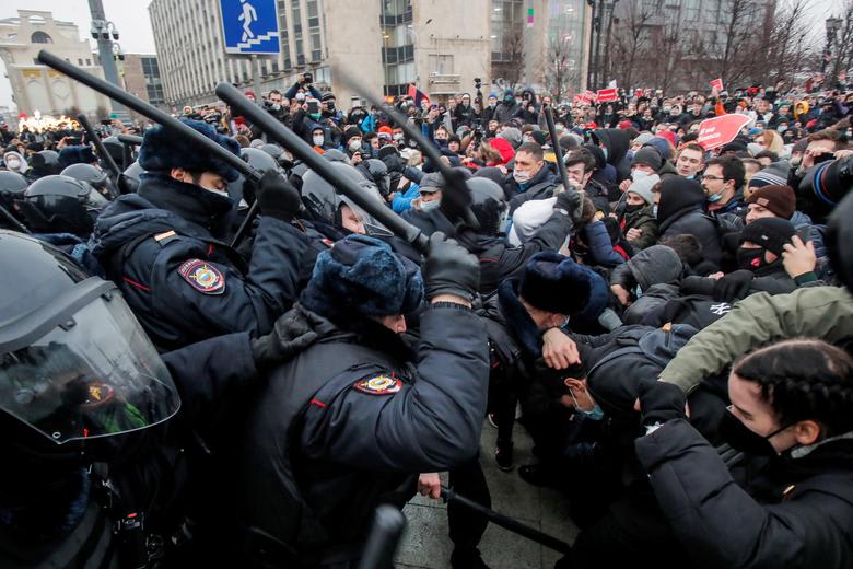 Russia’s Internet Censor is Also a Surveillance Machine | Council on ...