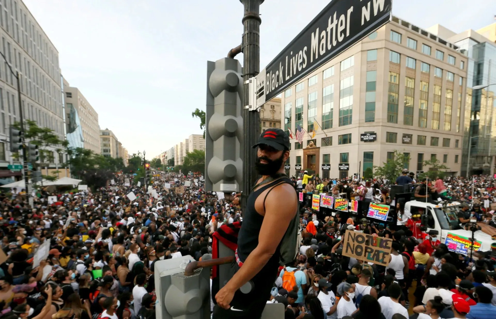 How U.S. Civil Protests Resonate With Publics Worldwide | Council on ...