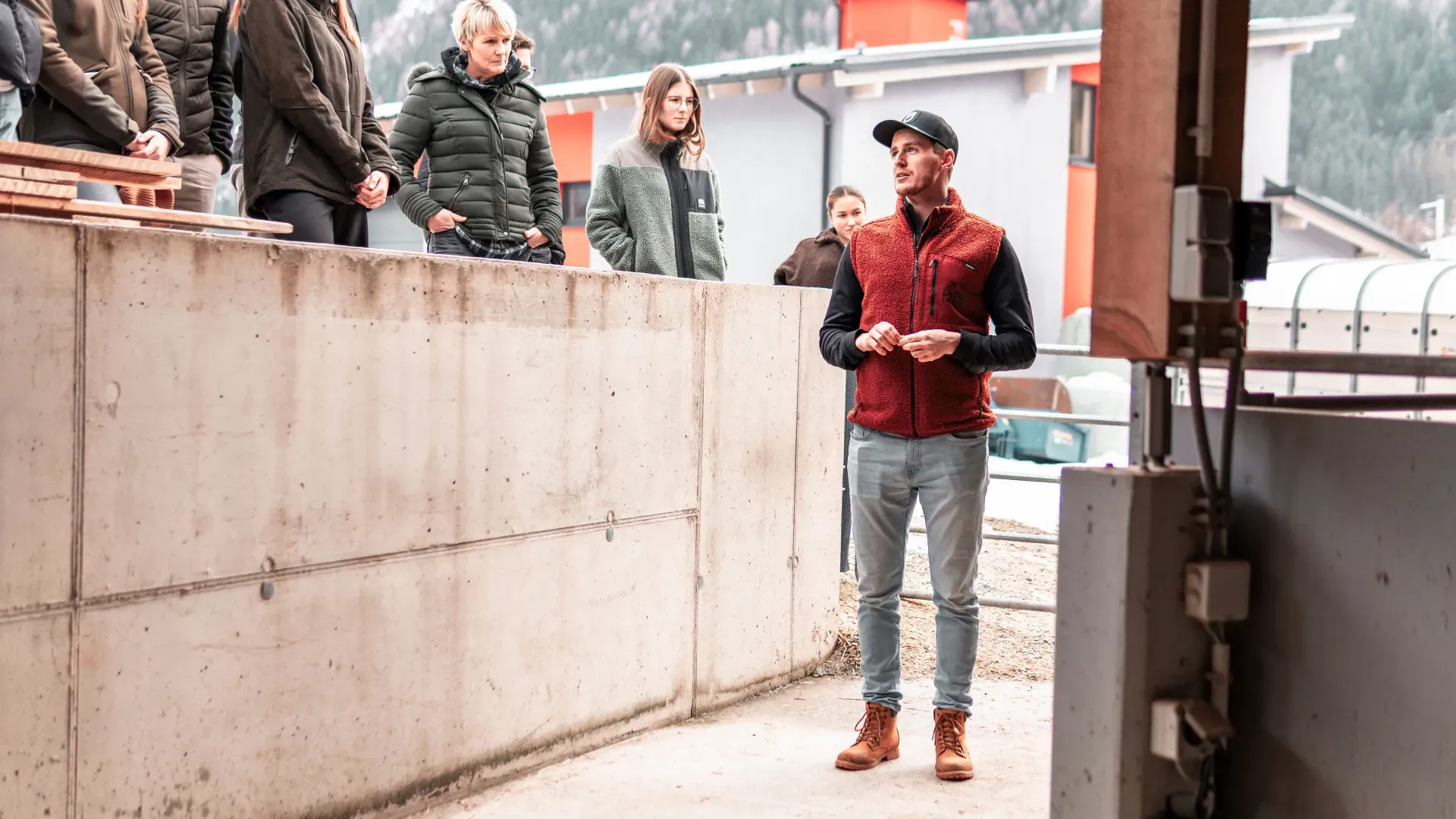 Hof Zehentmoar – Blick über Hof und Alm