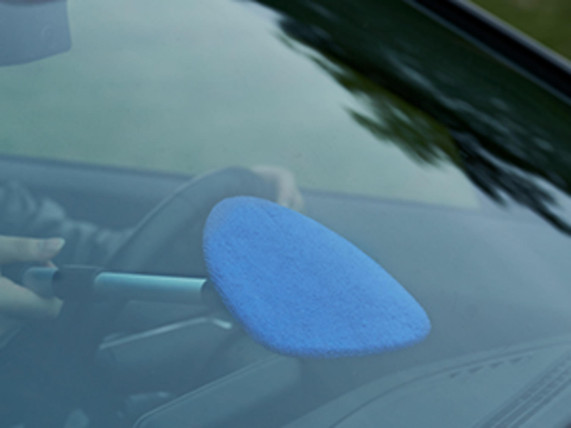 Extendable Windshield Cleaner with 180° Rotating Head and 4 Microfiber Pads for Car Interior detail 13