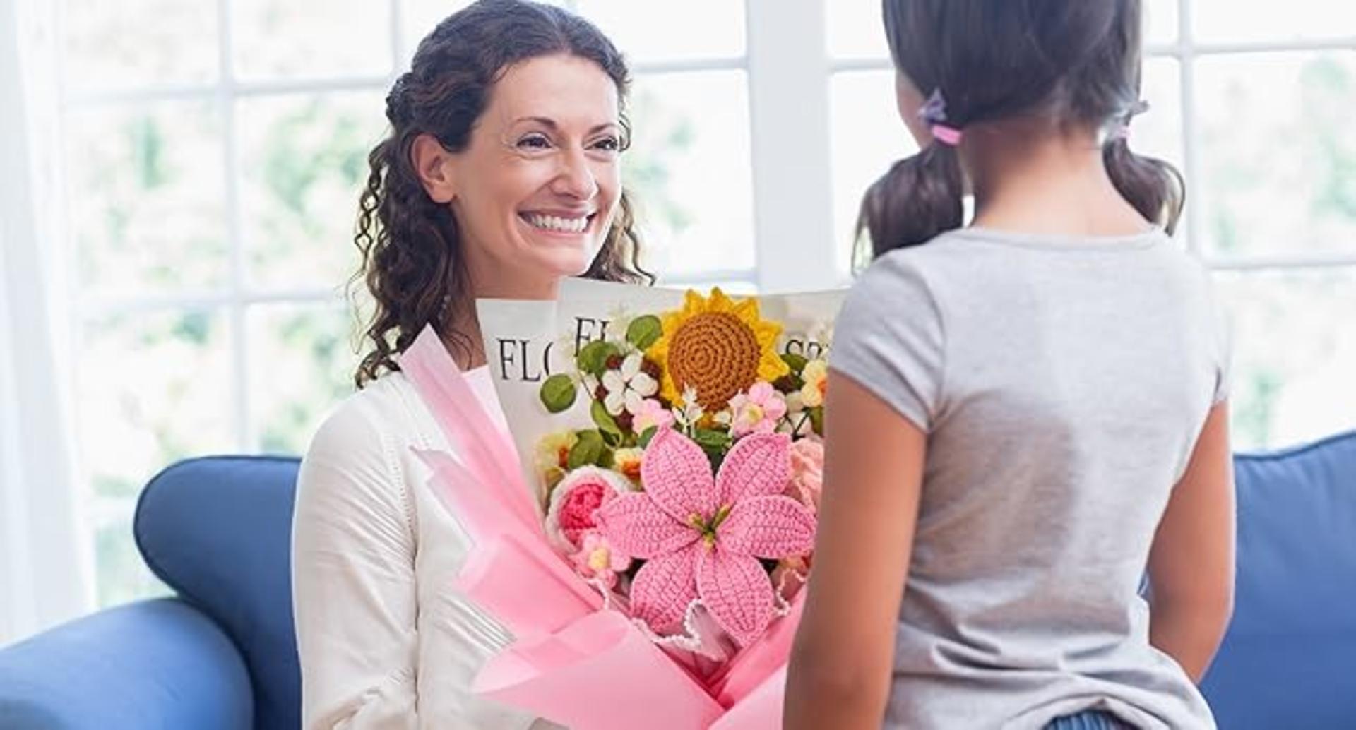 Handmade Crochet Flower Bouquet with Bunny, Pink Roses & Daisies Gift Set detail 9