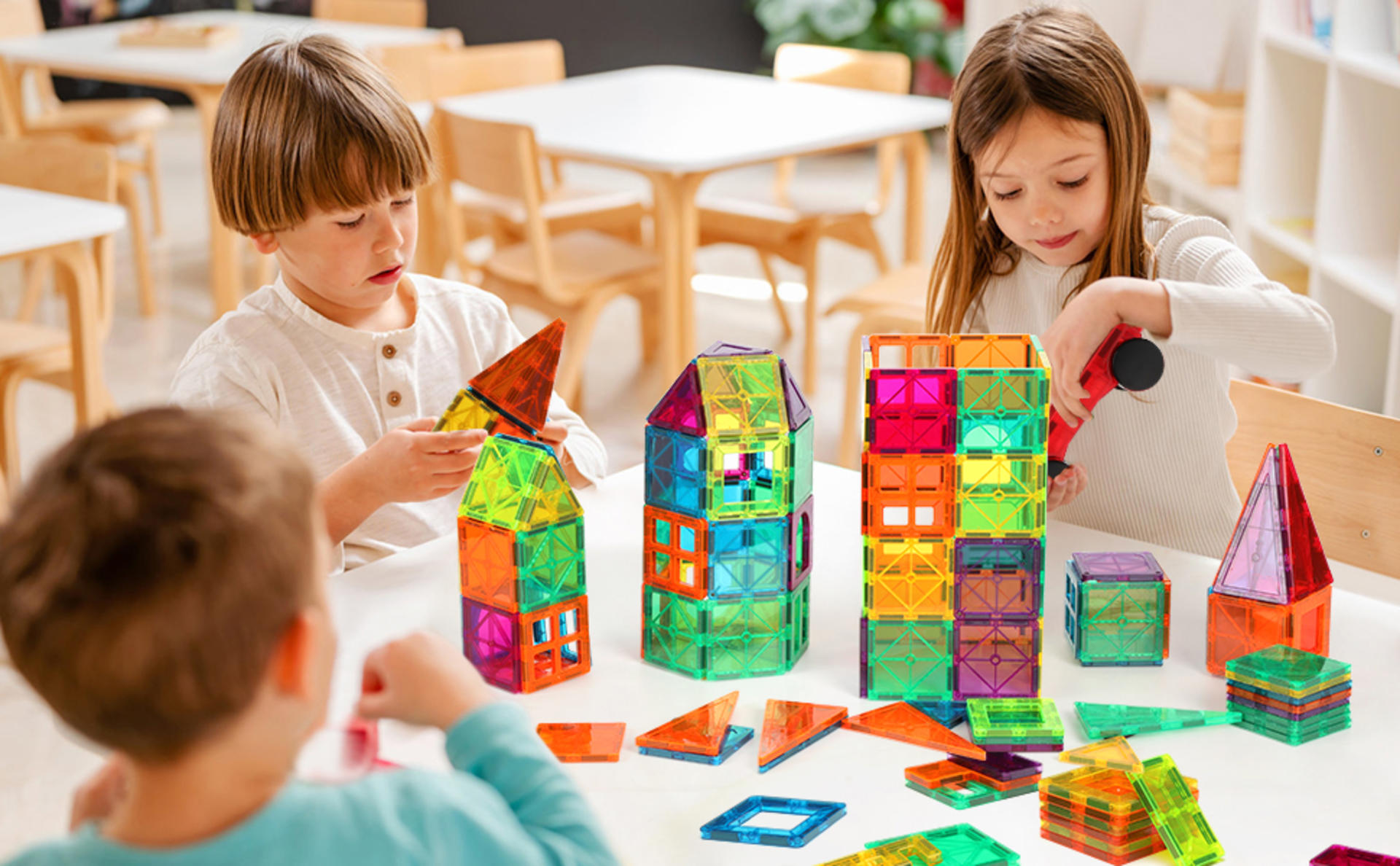 Deluxe 136 PCS Magnetic Tiles Building Blocks Set with 2 Cars for Kids detail 3