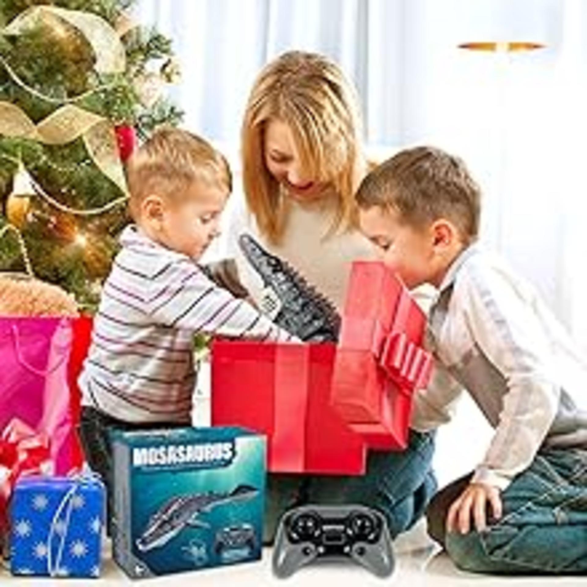 Remote Control Mosasaurus Water Toy with Spray and Lights for Pools and Lakes detail 5