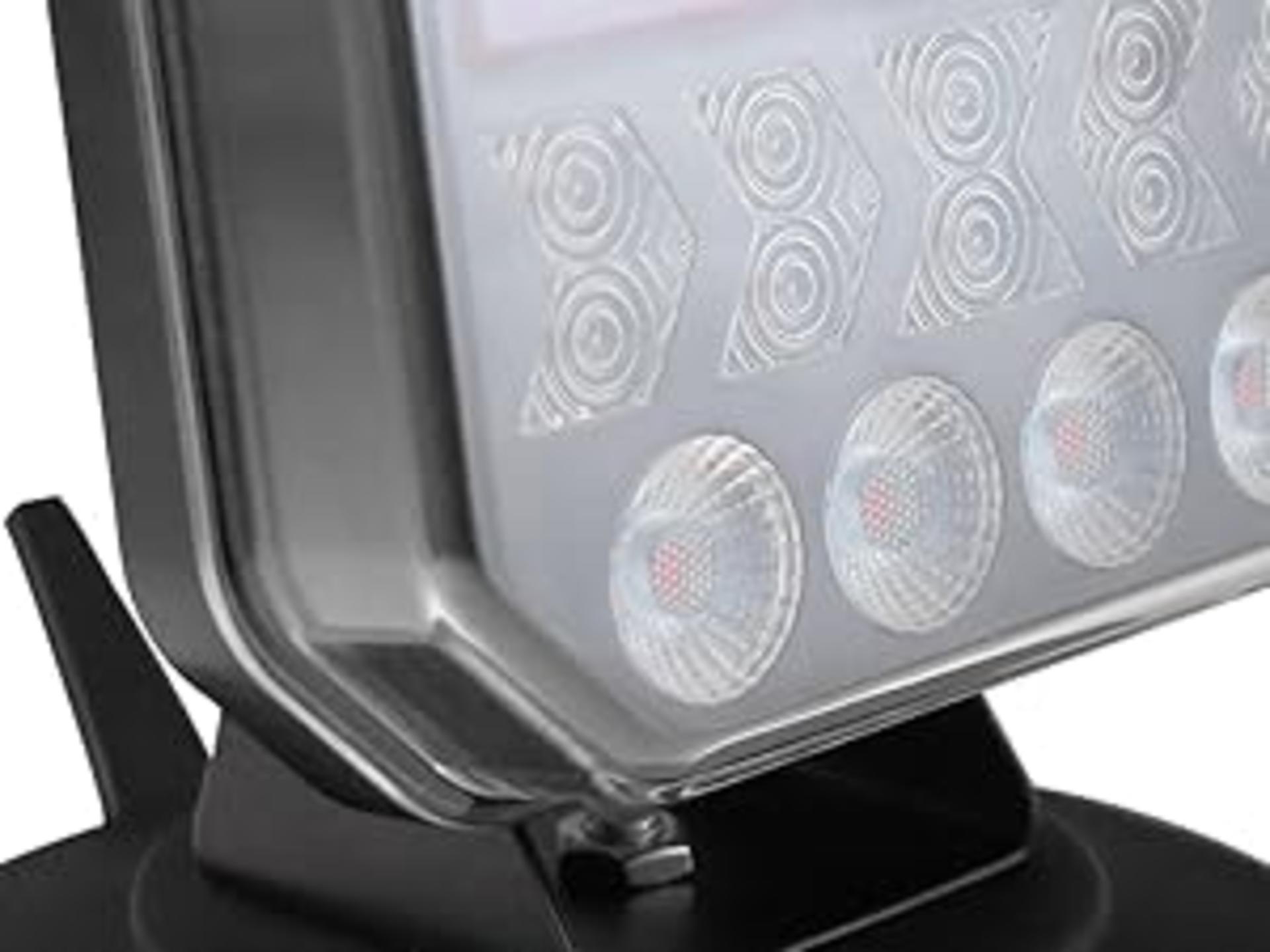 Wireless Trailer Lights 110° Rotatable, Magnetic LED Tail Light Kit for Towing Truck Boat RV detail 5