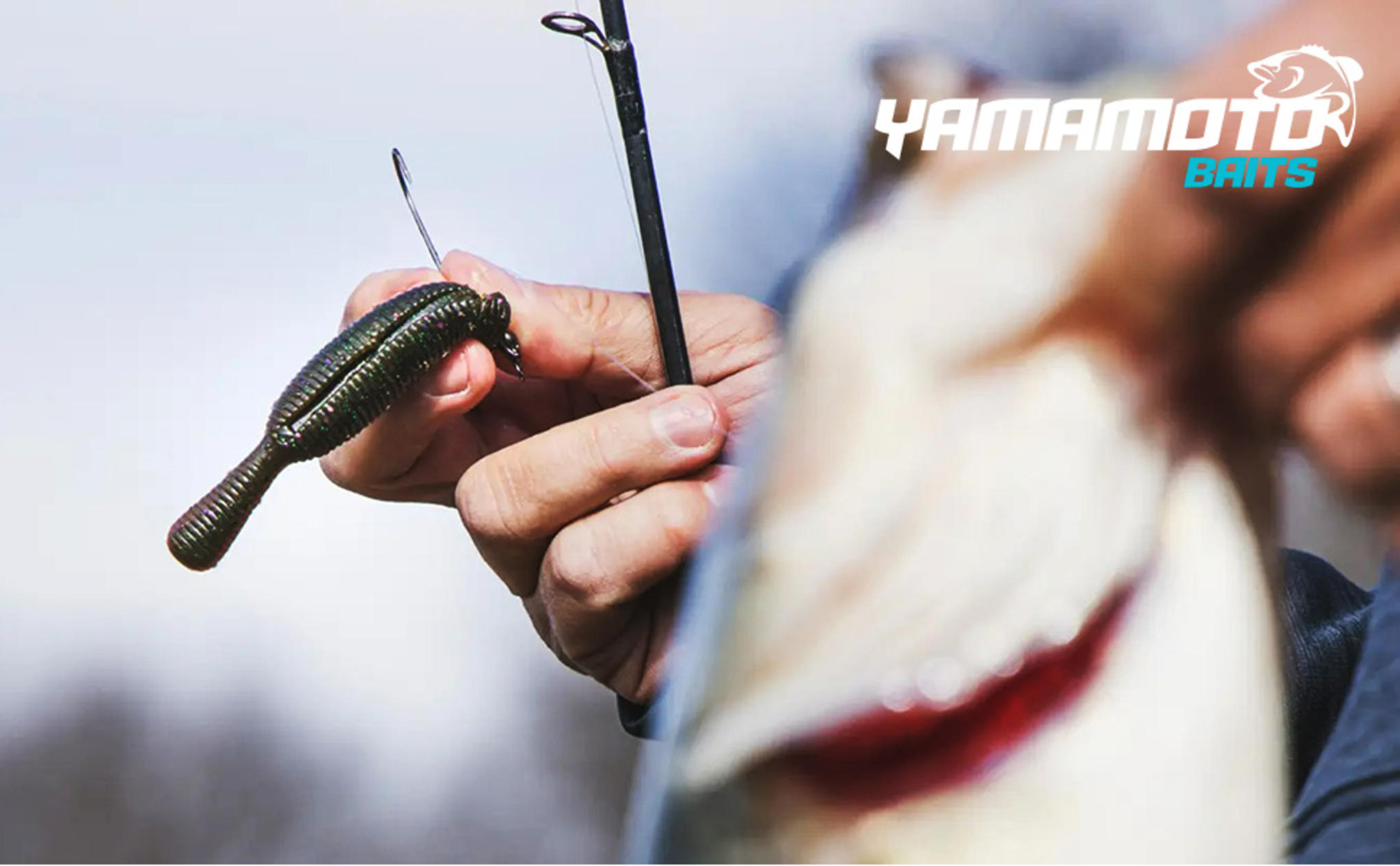 Compact Soft Plastic Flipping Bait with Vibrating Appendages for Bass Fishing image 3