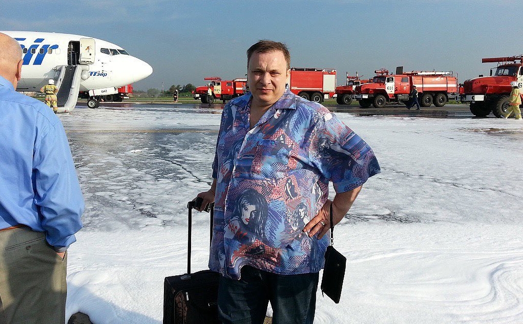 Разин объяснил, почему звезды начали распродавать свои вещи