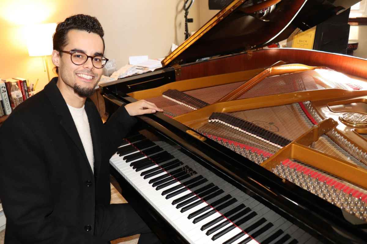 Jacob Huggins's piano studio background