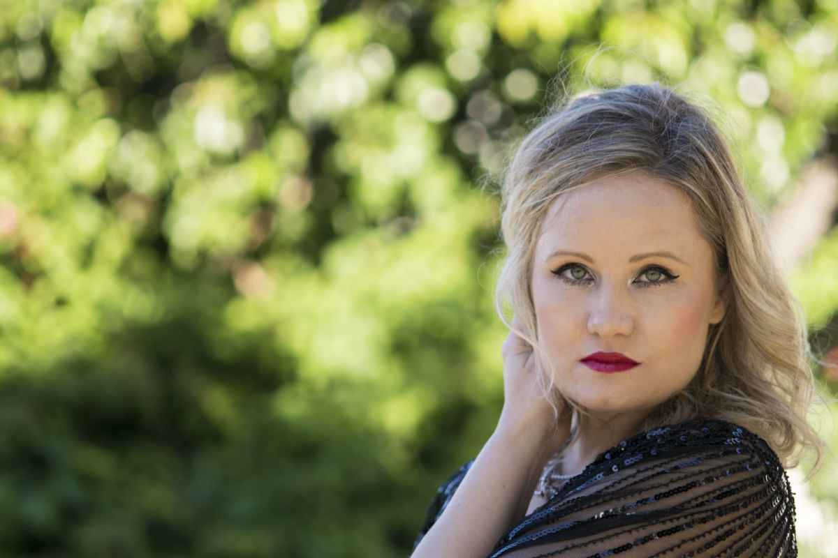 Emma Ejwertz's piano studio background