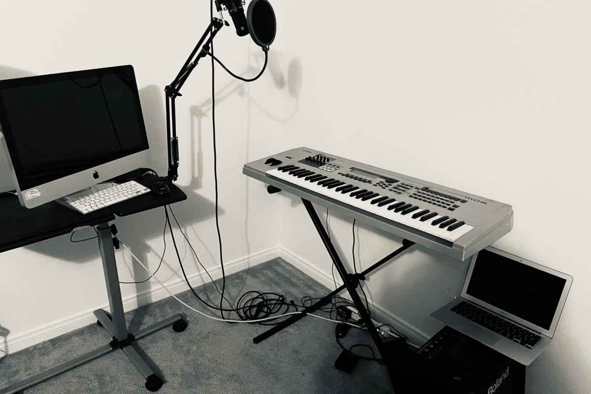 Kelsey Dower's piano studio background