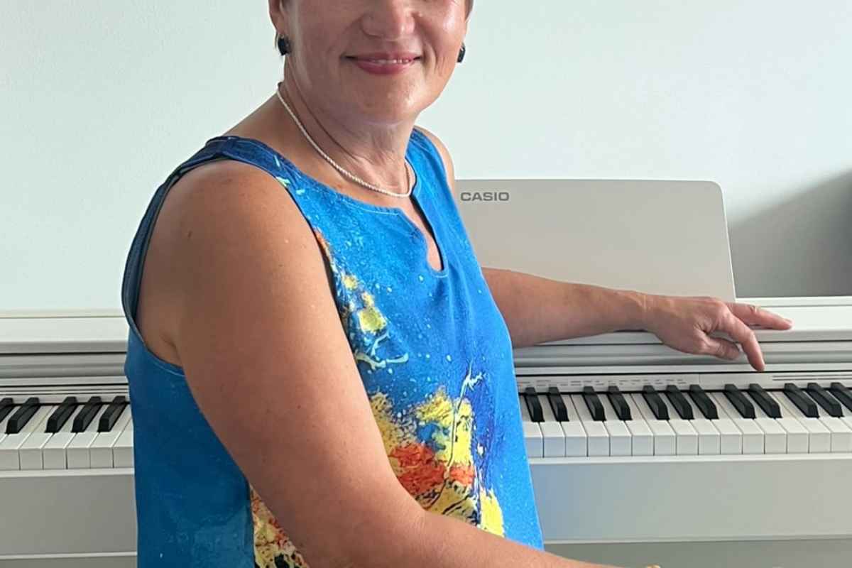 Nina Solomina's piano studio background