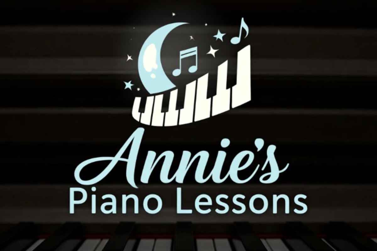 Annie Simonyan's piano studio background