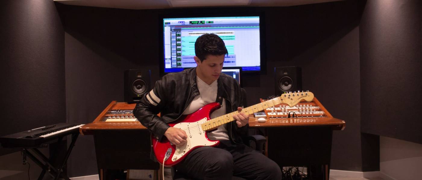 Willy De Angelis's Piano Studio