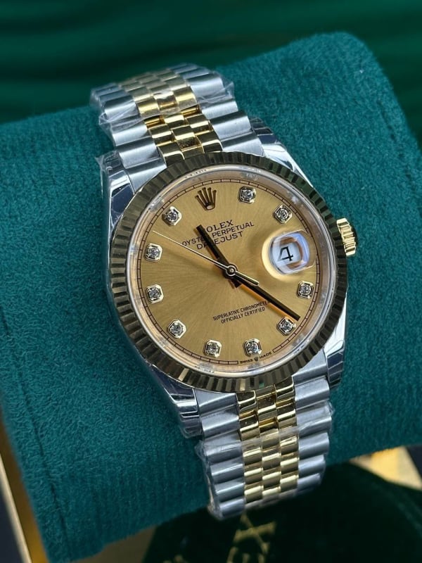 Watch 153