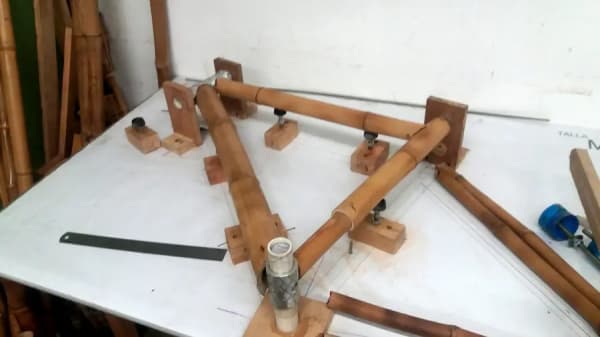 Postes de bambú, plano para armar bicicleta