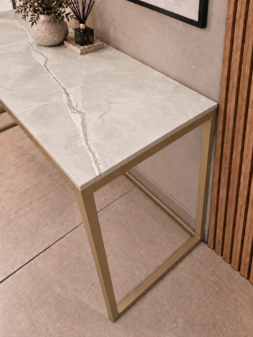 KONSOLA Z BLATEM ZE SPIEKU KWARCOWEGO RITUAL/GOLD 140x38x77,2 cm