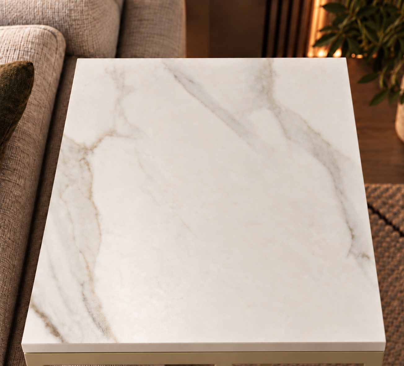 STOLIK POMOCNICZY Z BLATEM ZE SPIEKU KWARCOWEGO HORIZON/GOLD 35x25x61 cm