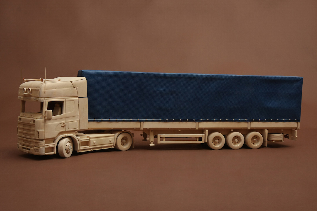 Scania R 124 and SCHMITZ