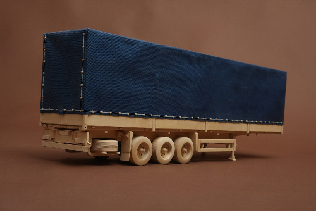 Scania R 124 and SCHMITZ