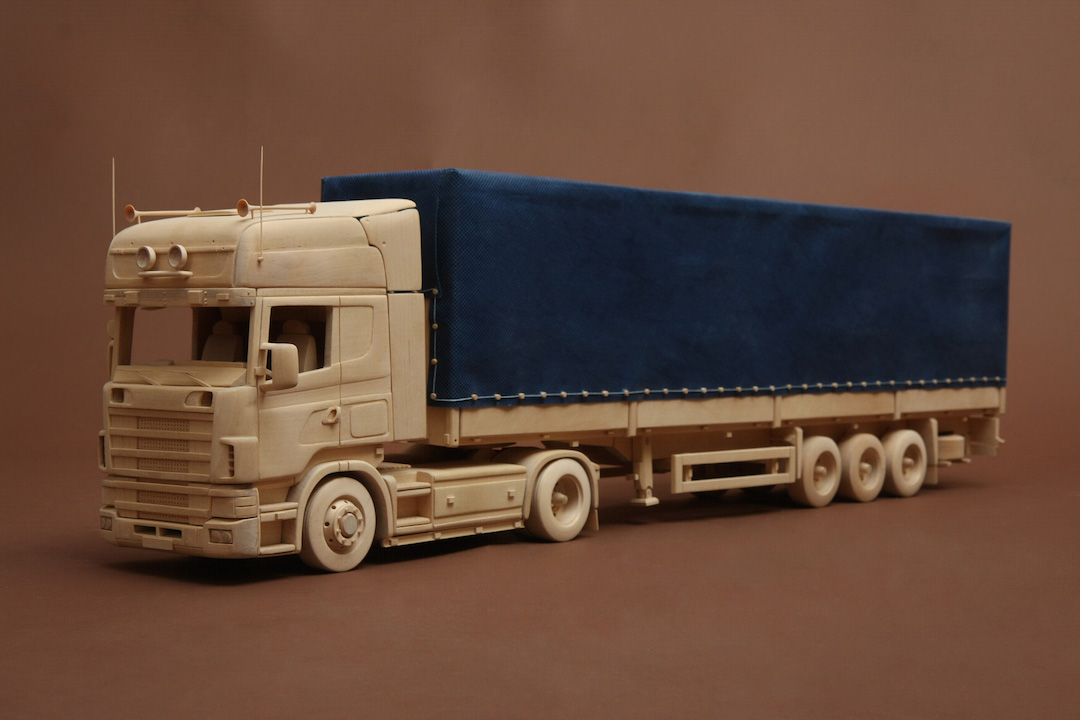 Scania R 124 and SCHMITZ