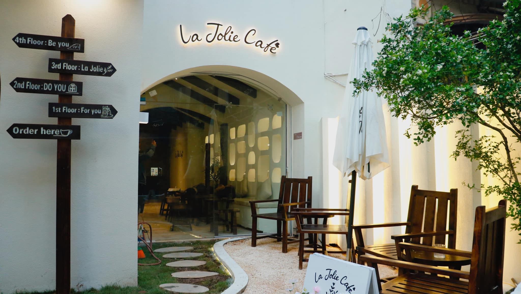 La Jolie Café