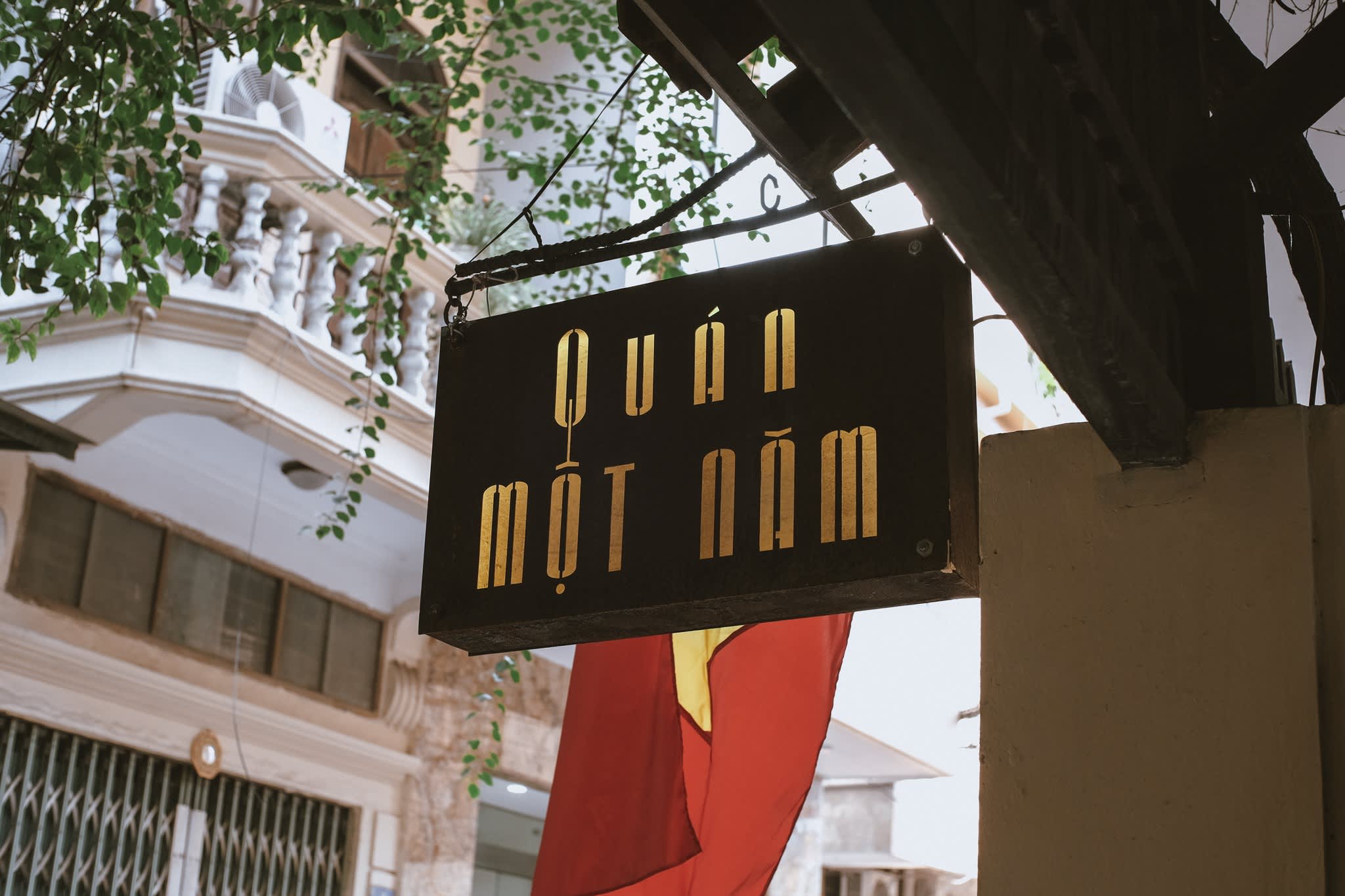 Quán Một Năm