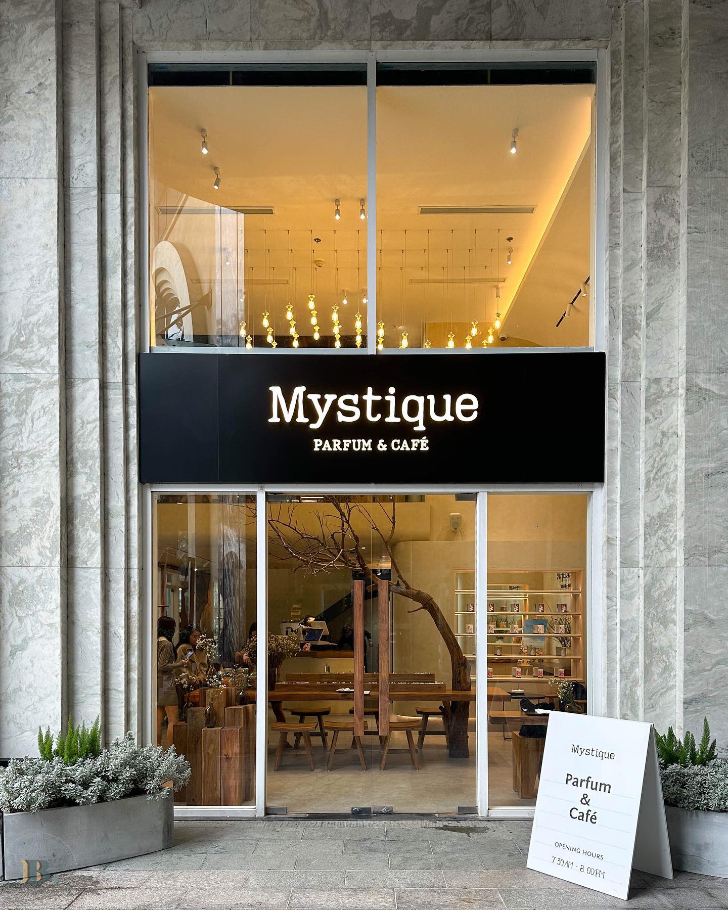 Mystique Parfum & Cafe