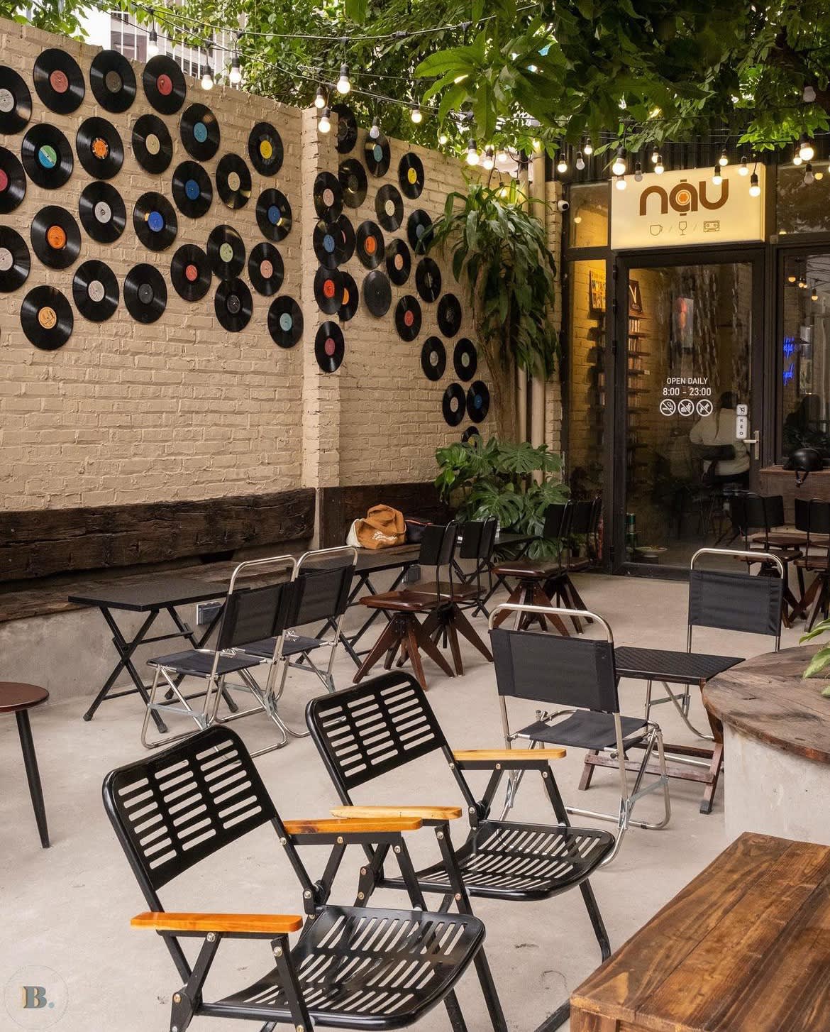 Nậu Cafe & Cassette Workshop