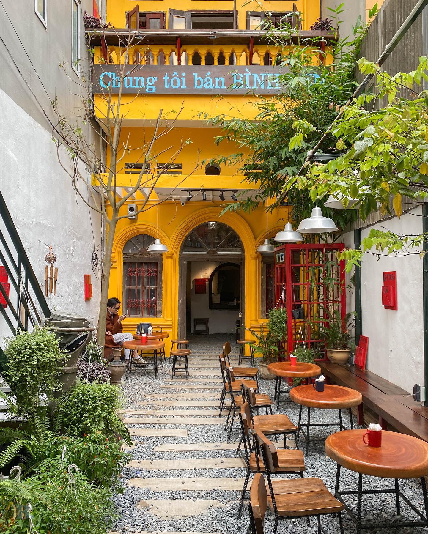 Tiny Post Cafe - Cầu Giấy