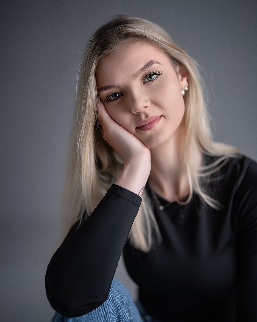 Sesja kobieca portret czarno biały