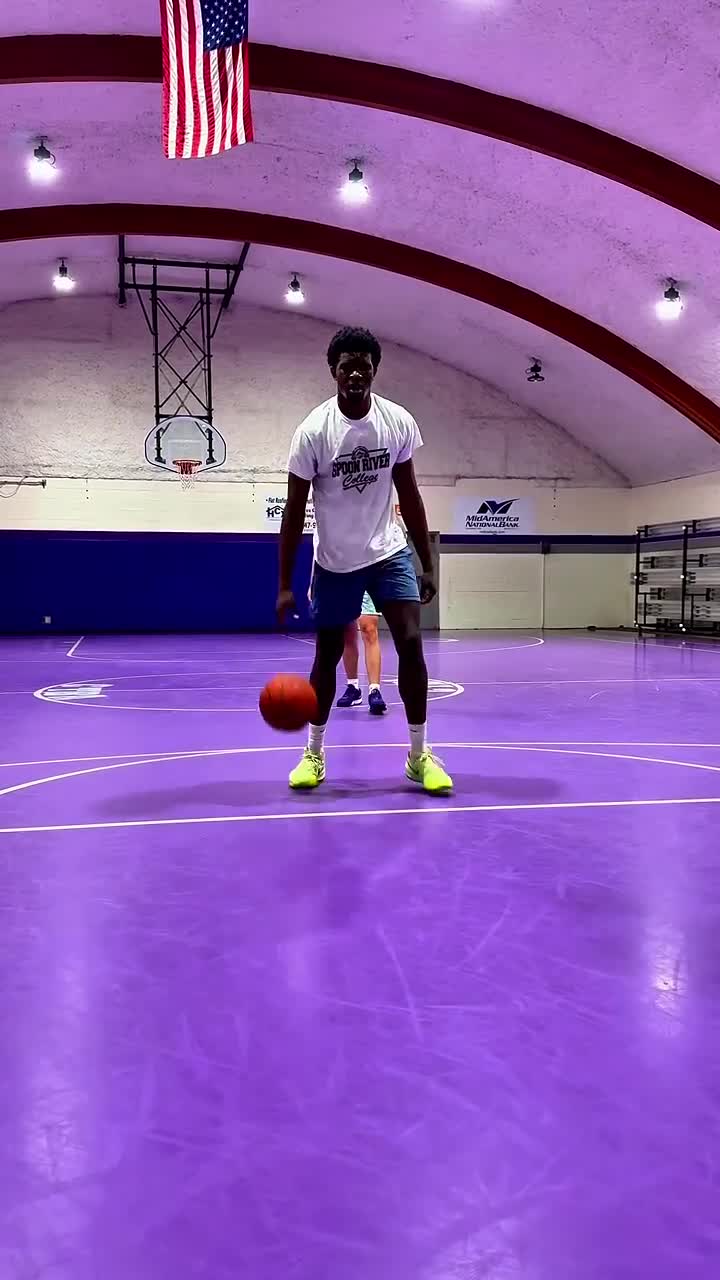 Rhythm Dribbling in Low Stance