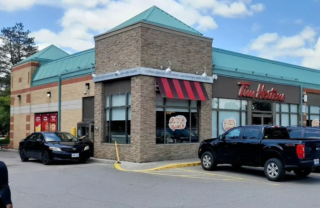 Tim Hortons storefront and interior at 14872 Yonge St, Aurora, ON