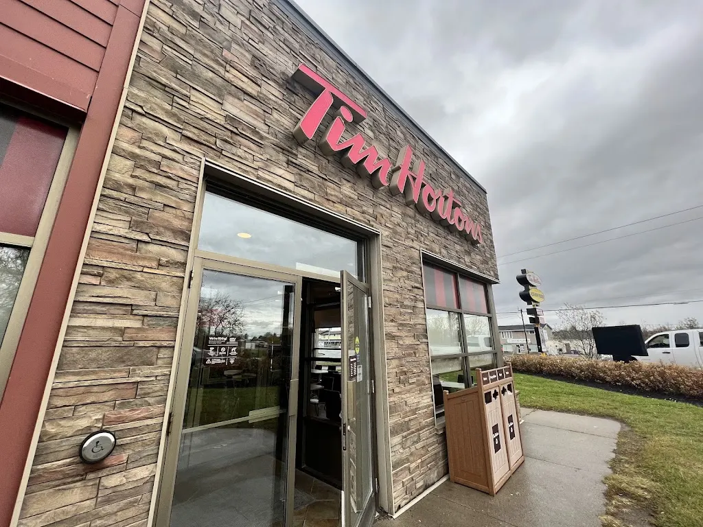 Tim Hortons storefront and interior at 85 Mount Hope St, Lindsay, ON