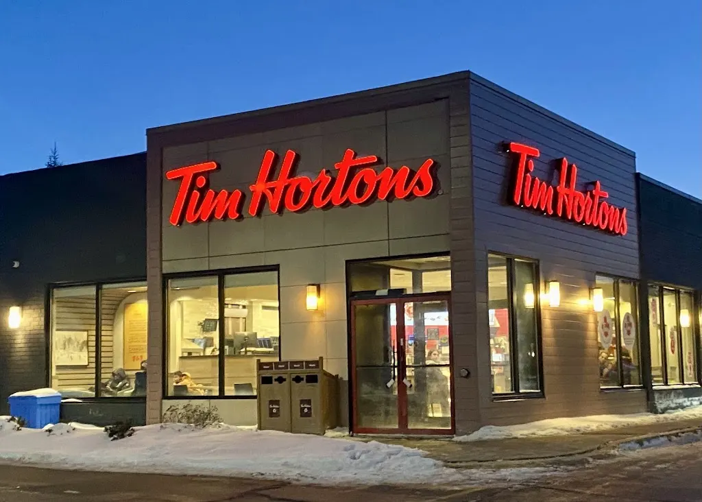 Tim Hortons storefront and interior at 13380 Yonge St, Richmond Hill, ON